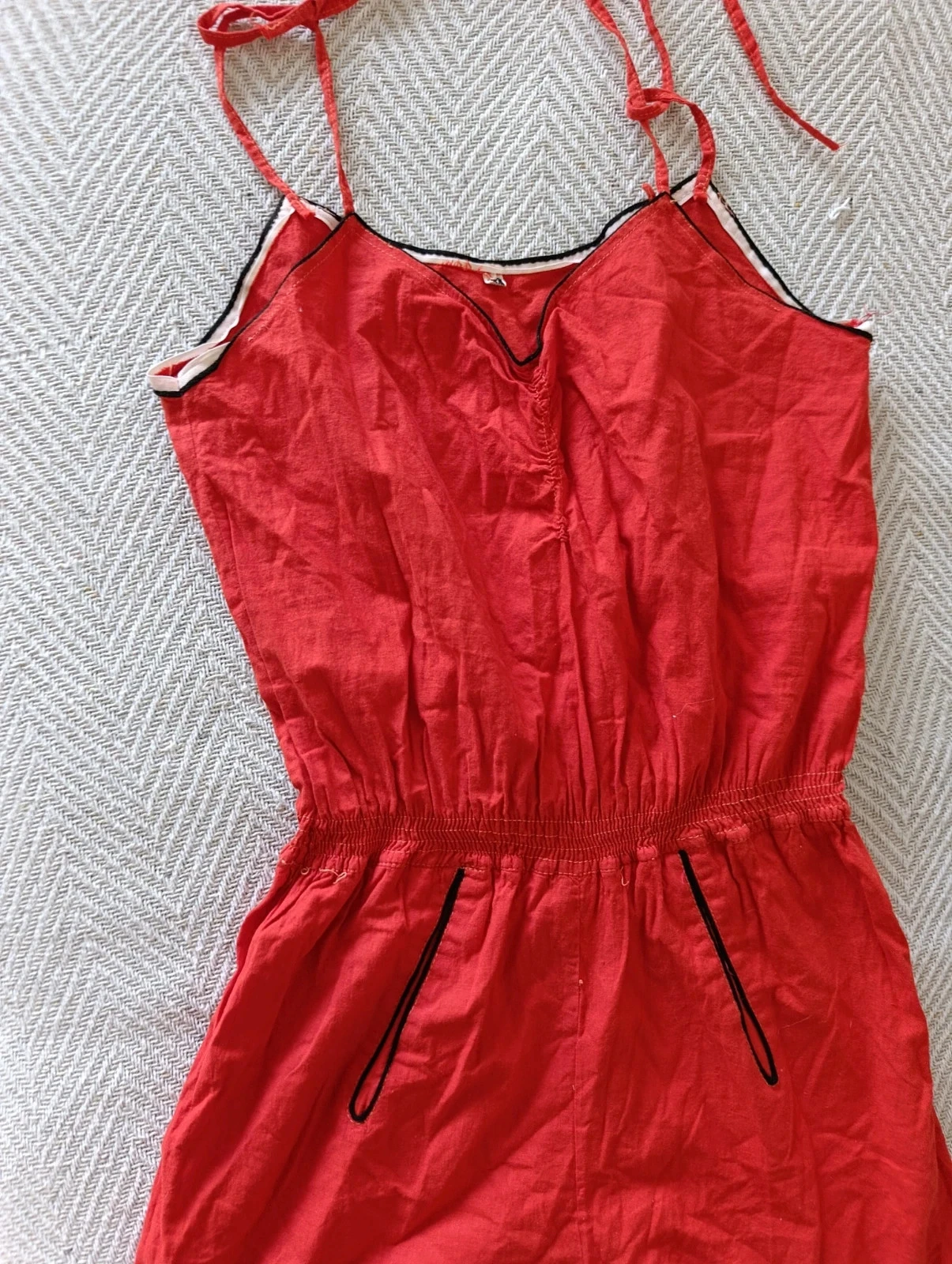Rode damescombishort met knoopsluiting op de schouders - Maat s – photo 3